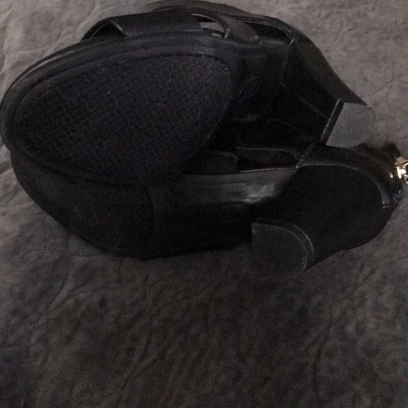 Black size 6 heels - Picture 5 of 7